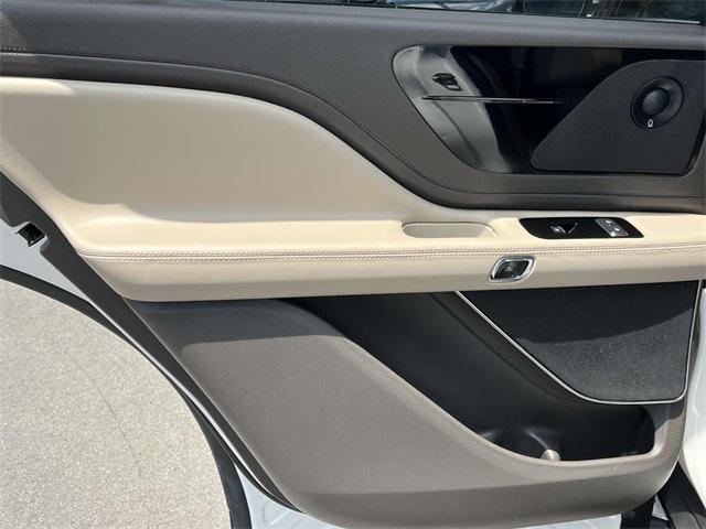 Photo of 2020 White Lincoln Aviator