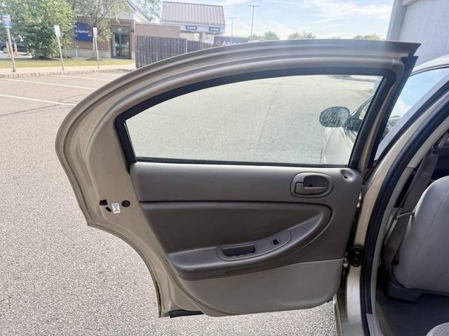 Photo of 2004 Light Almond Pearl Metallic Clearcoat Chrysler Sebring