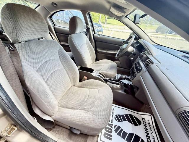 Photo of 2004 Light Almond Pearl Metallic Clearcoat Chrysler Sebring
