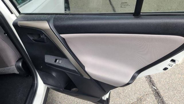 Photo of 2014 Super White Toyota RAV4
