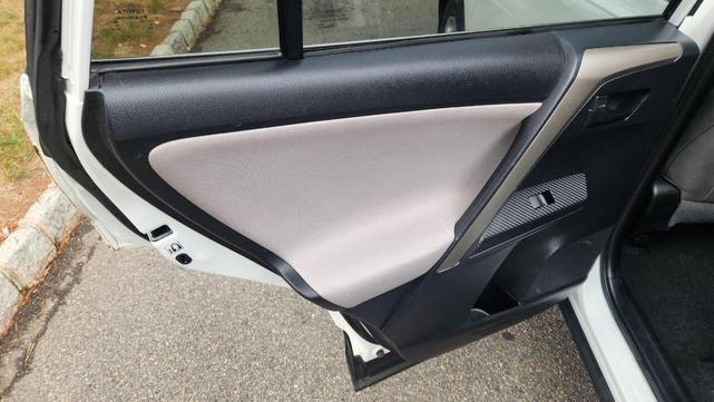 Photo of 2014 Super White Toyota RAV4