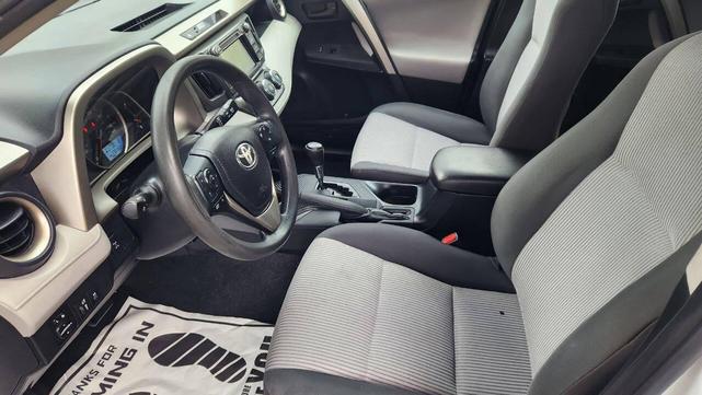 Photo of 2014 Super White Toyota RAV4