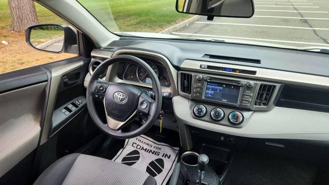 Photo of 2014 Super White Toyota RAV4