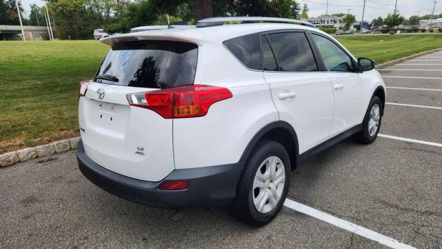 Photo of 2014 Super White Toyota RAV4