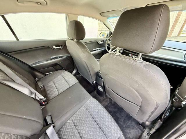 Photo of 2021 Gray Kia Rio