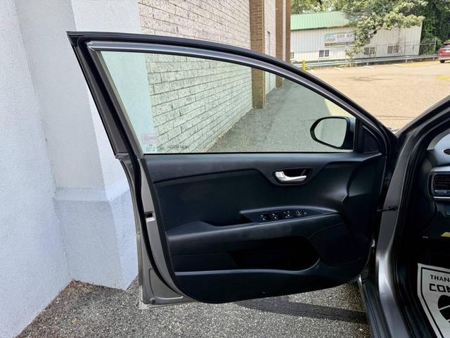 Photo of 2021 Gray Kia Rio