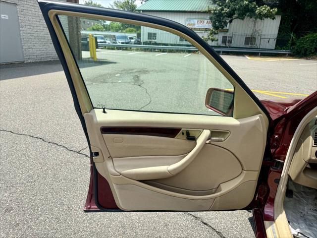 Photo of 1999 Burgundy Mercedes-Benz C-Class