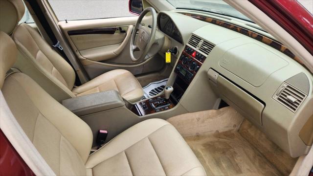 Photo of 1999 Burgundy Mercedes-Benz C-Class