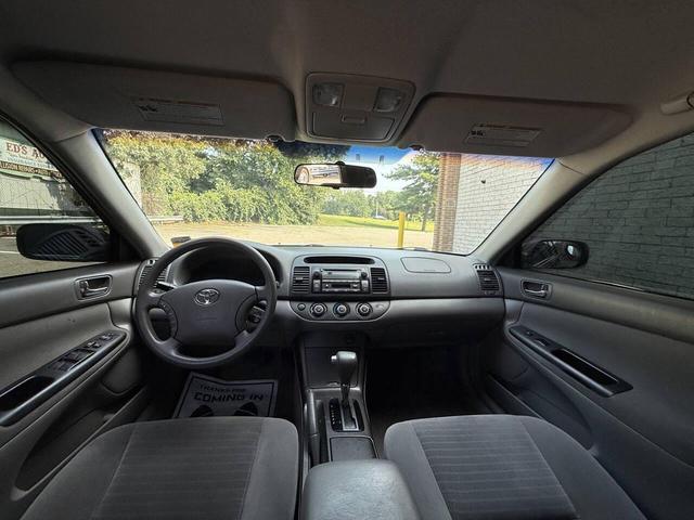 Photo of 2005 Lunar Mist Metallic Toyota Camry