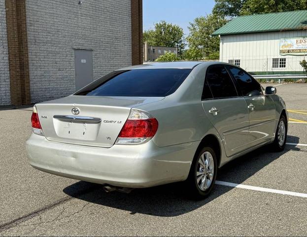 Photo of 2005 Lunar Mist Metallic Toyota Camry