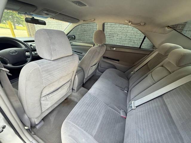 Photo of 2005 Lunar Mist Metallic Toyota Camry