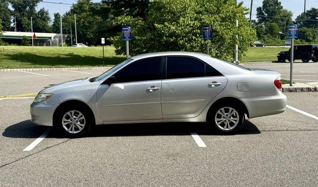 Photo of 2005 Lunar Mist Metallic Toyota Camry