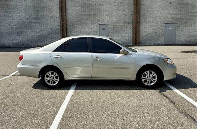 Photo of 2005 Lunar Mist Metallic Toyota Camry