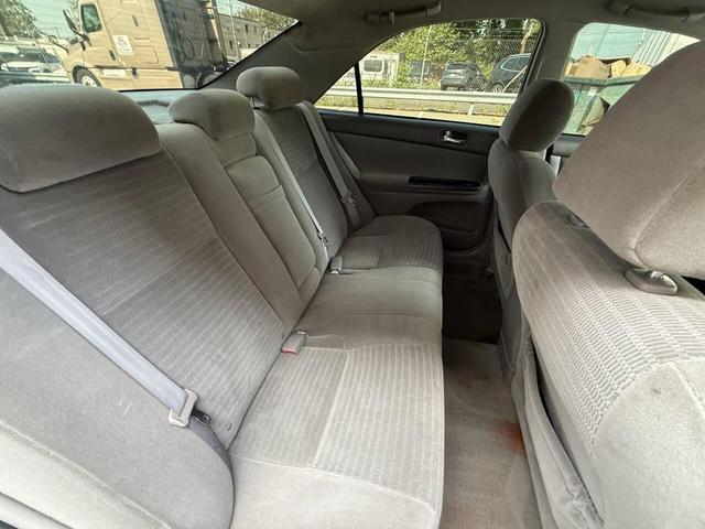 Photo of 2005 Lunar Mist Metallic Toyota Camry