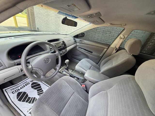 Photo of 2005 Lunar Mist Metallic Toyota Camry