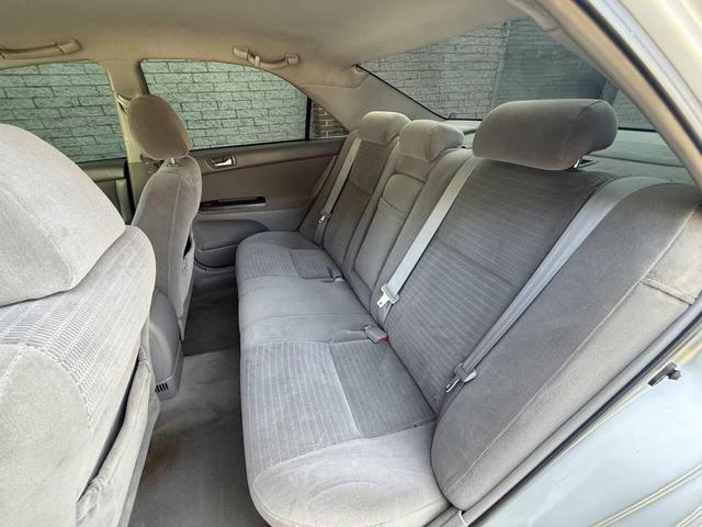 Photo of 2005 Lunar Mist Metallic Toyota Camry
