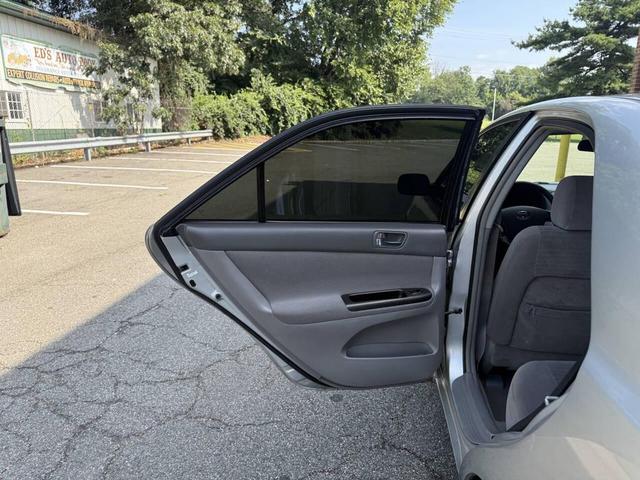 Photo of 2005 Lunar Mist Metallic Toyota Camry