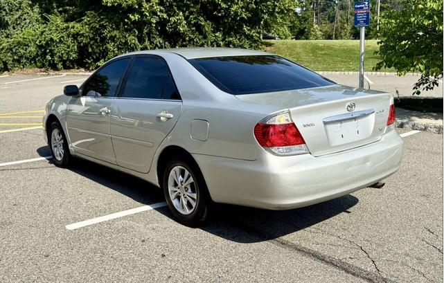 Photo of 2005 Lunar Mist Metallic Toyota Camry