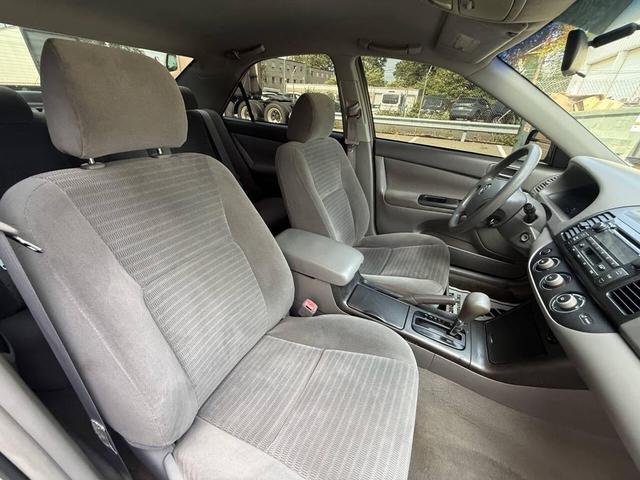 Photo of 2005 Lunar Mist Metallic Toyota Camry