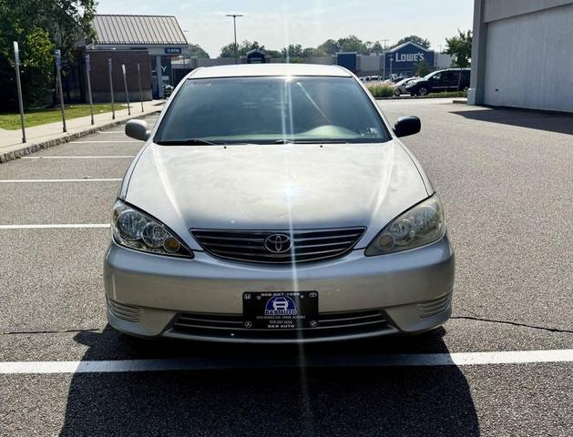 Photo of 2005 Lunar Mist Metallic Toyota Camry