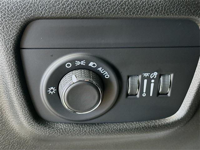 Photo of 2023 Diamond Black Jeep Grand Cherokee L