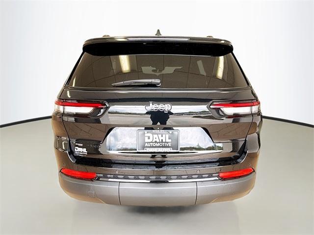 Photo of 2023 Diamond Black Jeep Grand Cherokee L