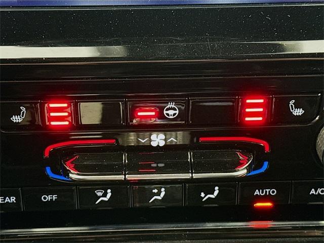 Photo of 2023 Diamond Black Jeep Grand Cherokee L