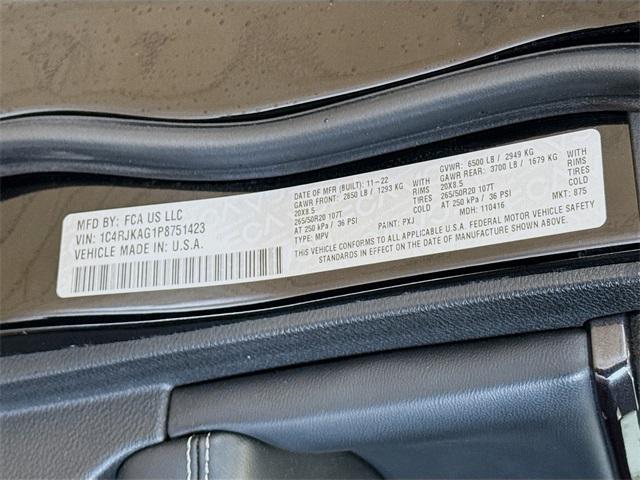 Photo of 2023 Diamond Black Jeep Grand Cherokee L
