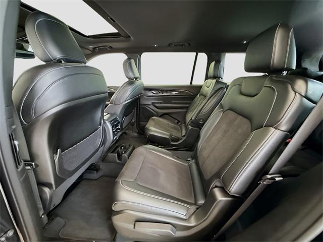 Photo of 2023 Diamond Black Jeep Grand Cherokee L