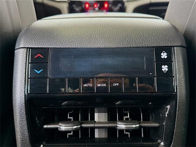 Photo of 2023 Diamond Black Jeep Grand Cherokee L