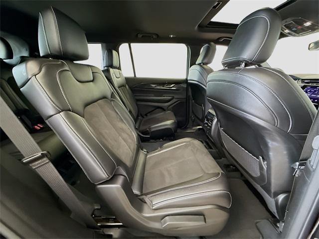 Photo of 2023 Diamond Black Jeep Grand Cherokee L