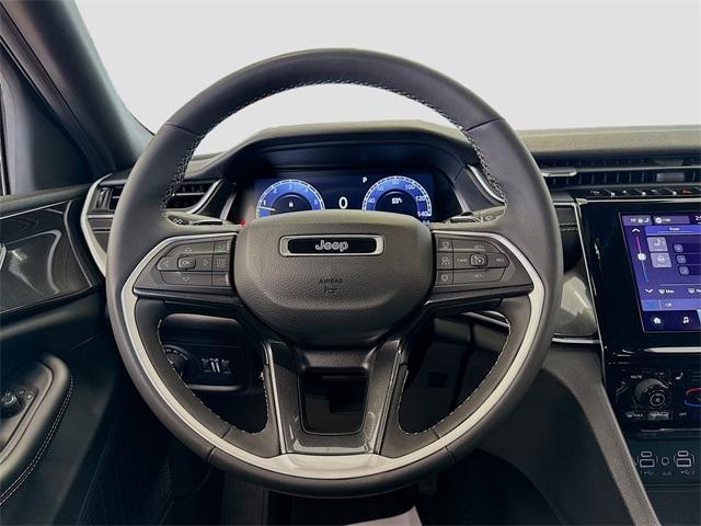 Photo of 2023 Diamond Black Jeep Grand Cherokee L
