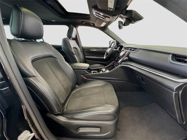 Photo of 2023 Diamond Black Jeep Grand Cherokee L