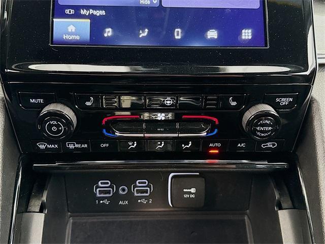 Photo of 2023 Diamond Black Jeep Grand Cherokee L