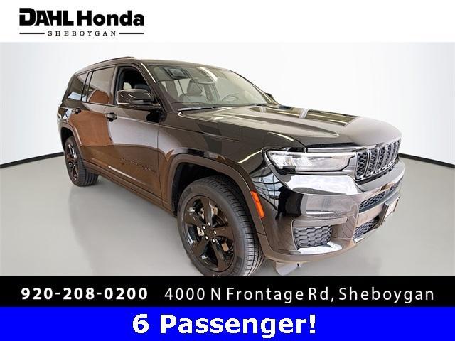 Photo of 2023 Diamond Black Jeep Grand Cherokee L