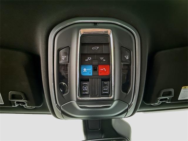 Photo of 2023 Diamond Black Jeep Grand Cherokee L