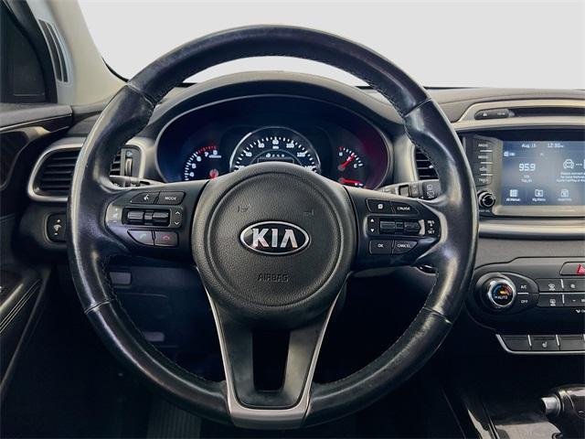 Photo of 2017 Snow White Pearl Kia Sorento