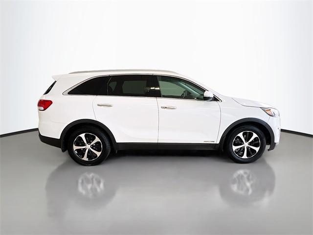 Photo of 2017 Snow White Pearl Kia Sorento