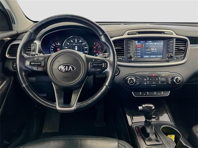 Photo of 2017 Snow White Pearl Kia Sorento