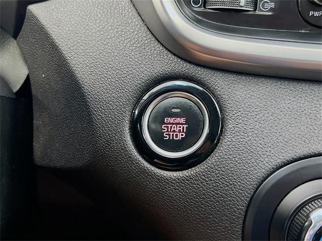 Photo of 2017 Snow White Pearl Kia Sorento