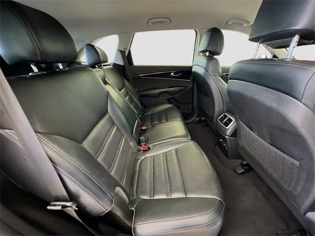 Photo of 2017 Snow White Pearl Kia Sorento