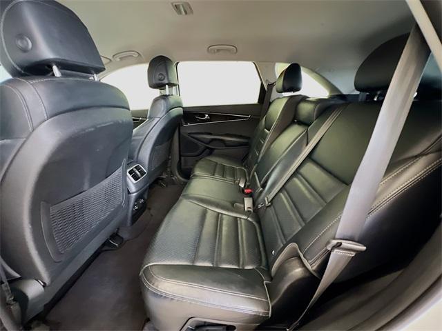 Photo of 2017 Snow White Pearl Kia Sorento