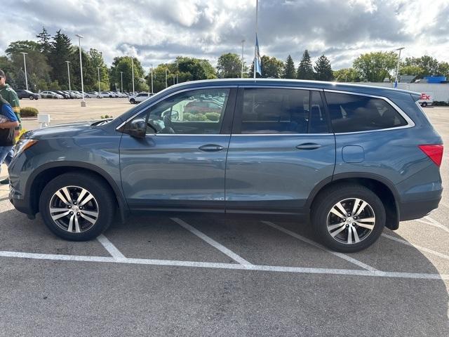 Photo of 2017 Blue Honda Pilot