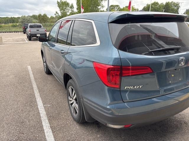 Photo of 2017 Blue Honda Pilot