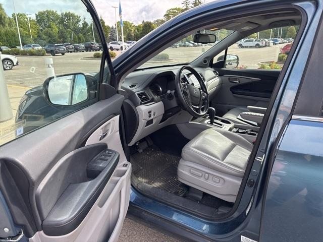 Photo of 2017 Blue Honda Pilot
