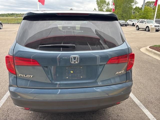 Photo of 2017 Blue Honda Pilot
