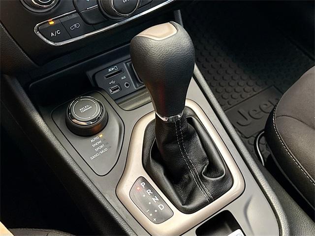 Photo of 2015 Eco Green Pearlcoat Jeep Cherokee
