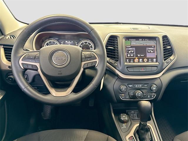 Photo of 2015 Eco Green Pearlcoat Jeep Cherokee