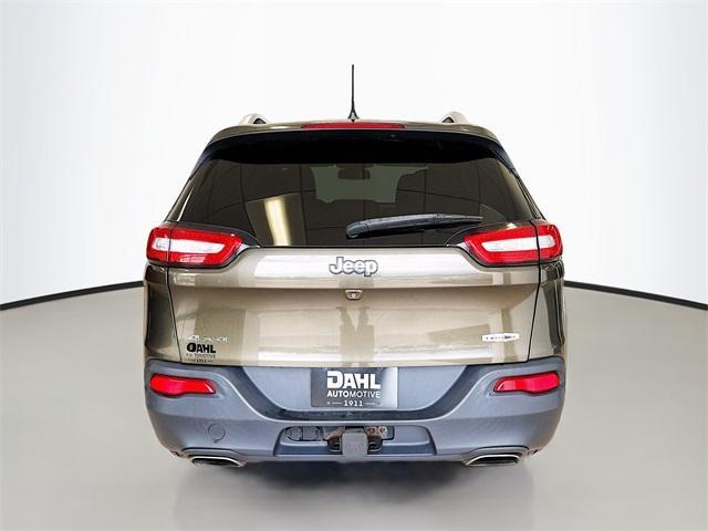 Photo of 2015 Eco Green Pearlcoat Jeep Cherokee