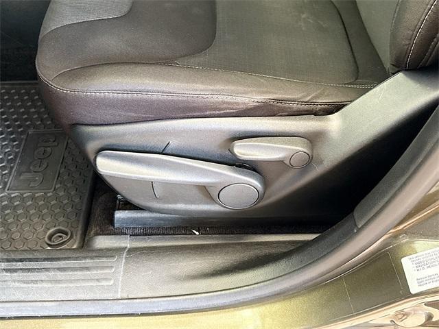 Photo of 2015 Eco Green Pearlcoat Jeep Cherokee